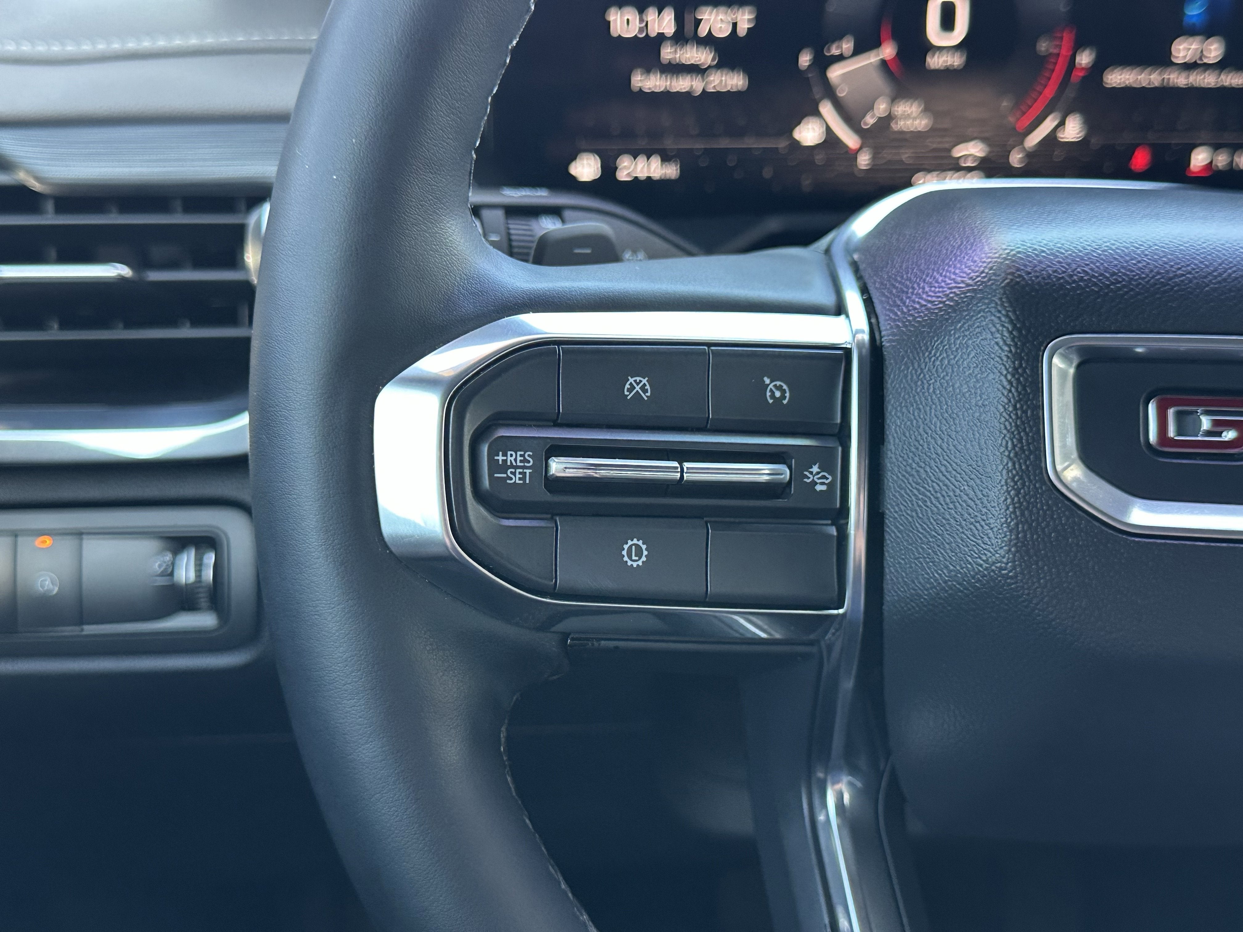 2024 GMC Acadia Elevation