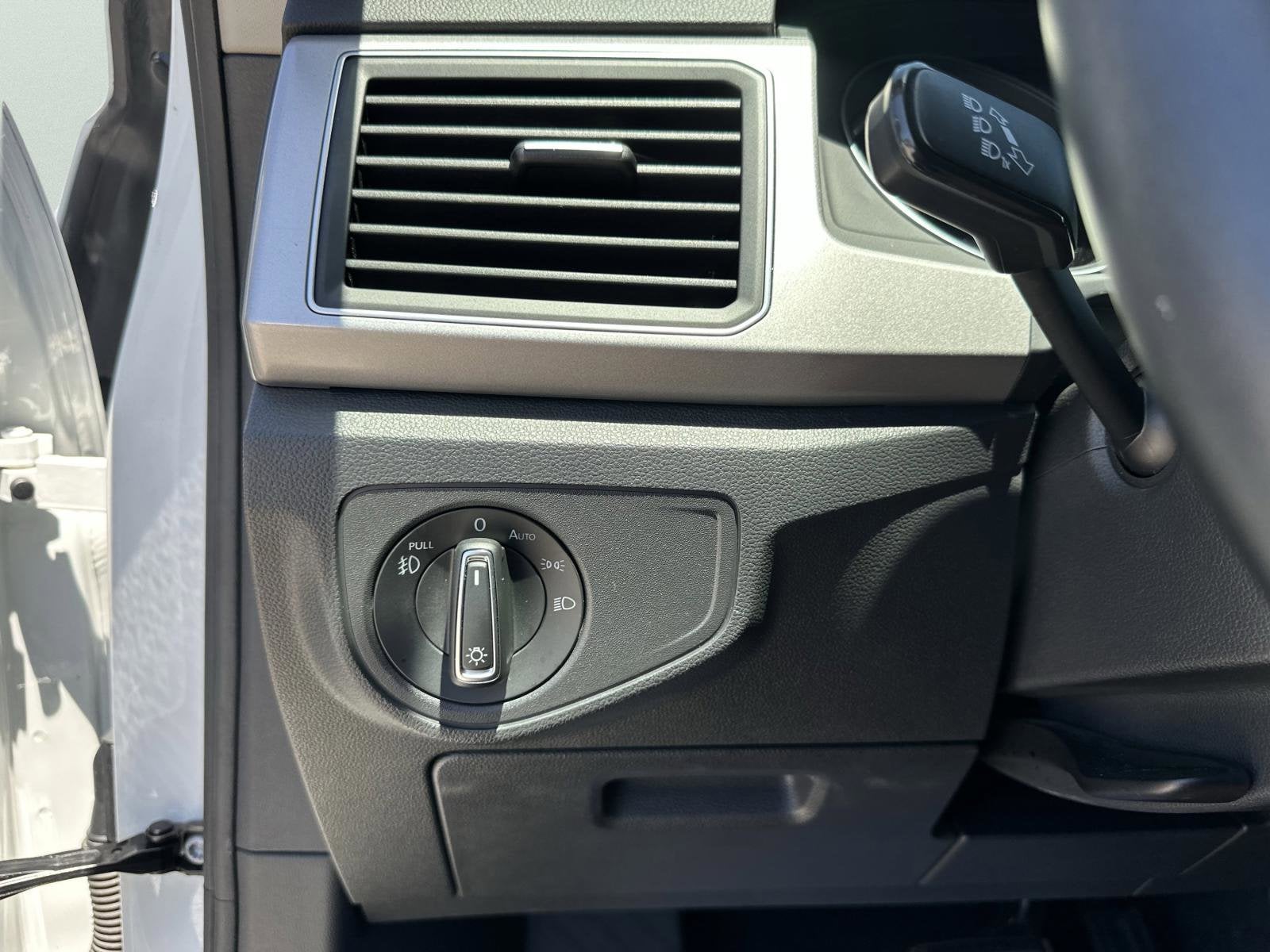 2019 Volkswagen Atlas 3.6L V6 SE w/Technology R-Line