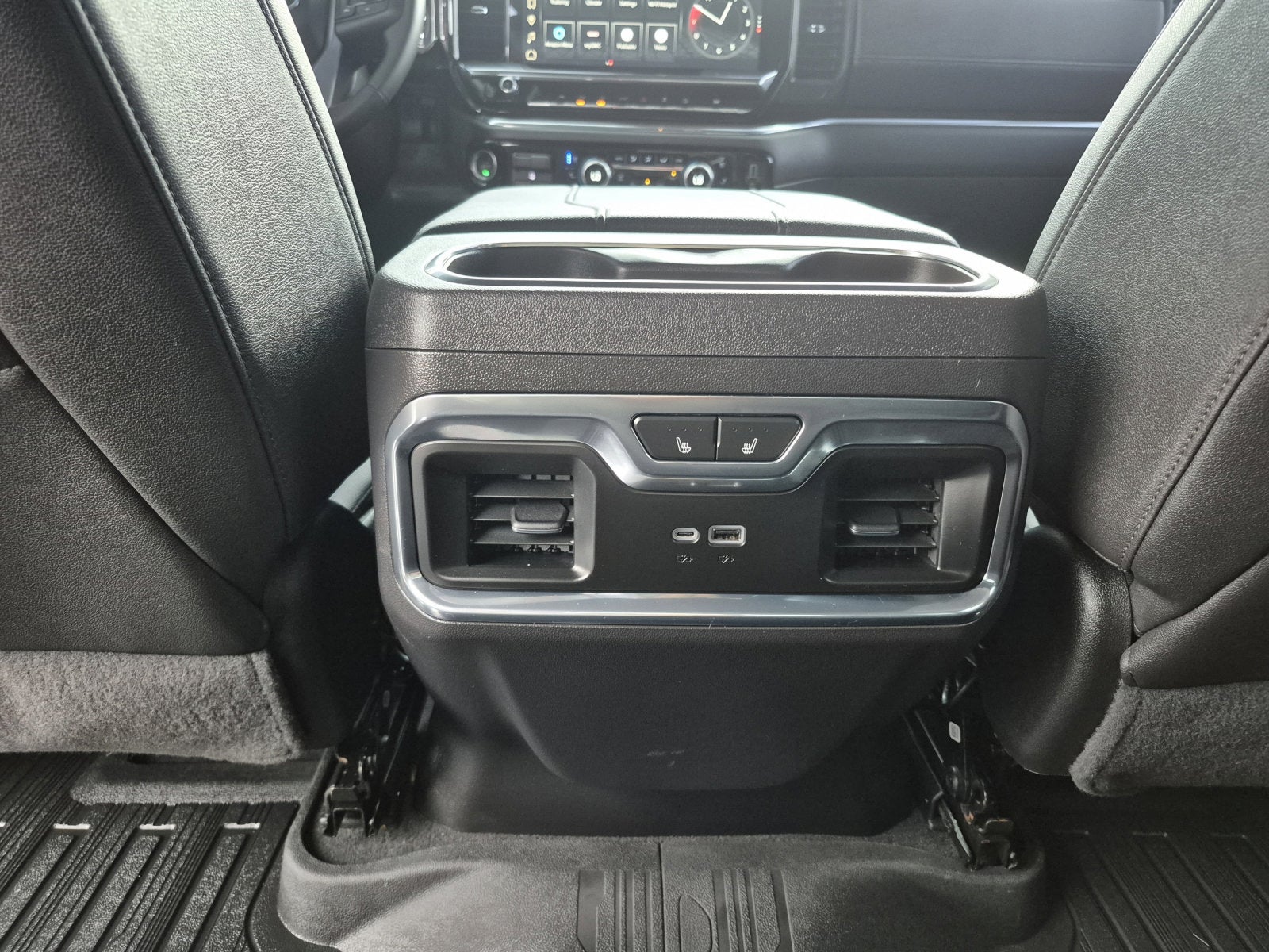 2024 GMC Sierra 1500 SLT - Photo 17