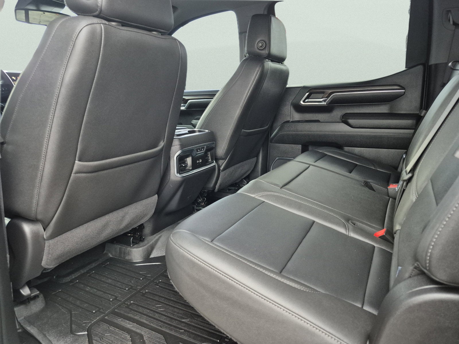 2024 GMC Sierra 1500 SLT - Photo 18