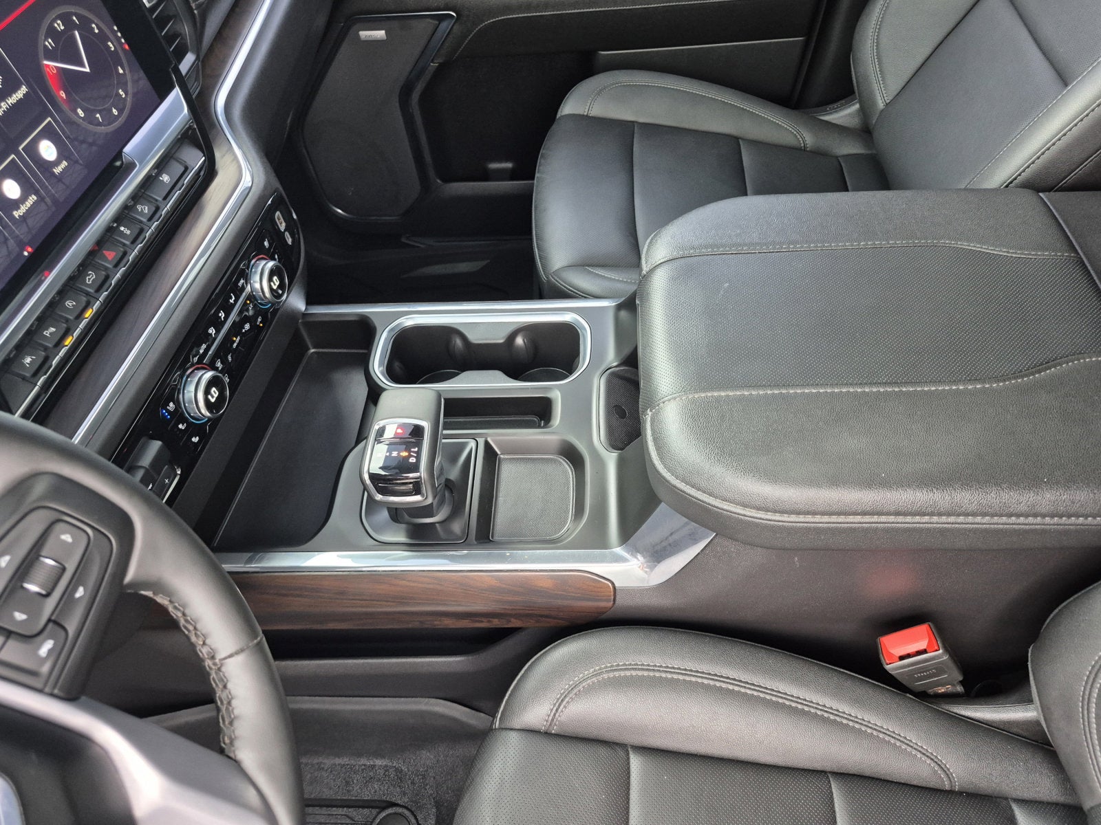 2024 GMC Sierra 1500 SLT - Photo 24