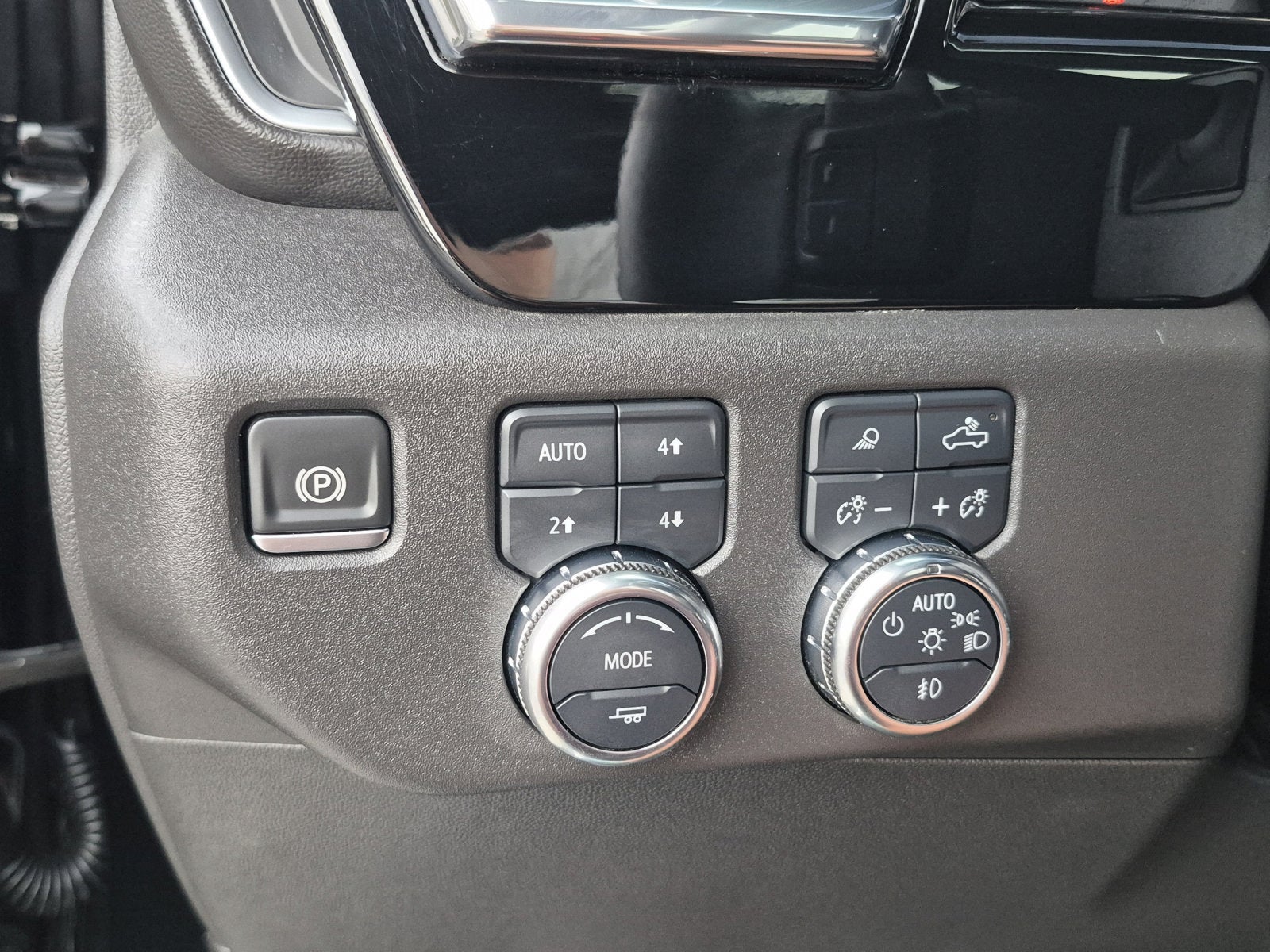 2024 GMC Sierra 1500 SLT - Photo 30