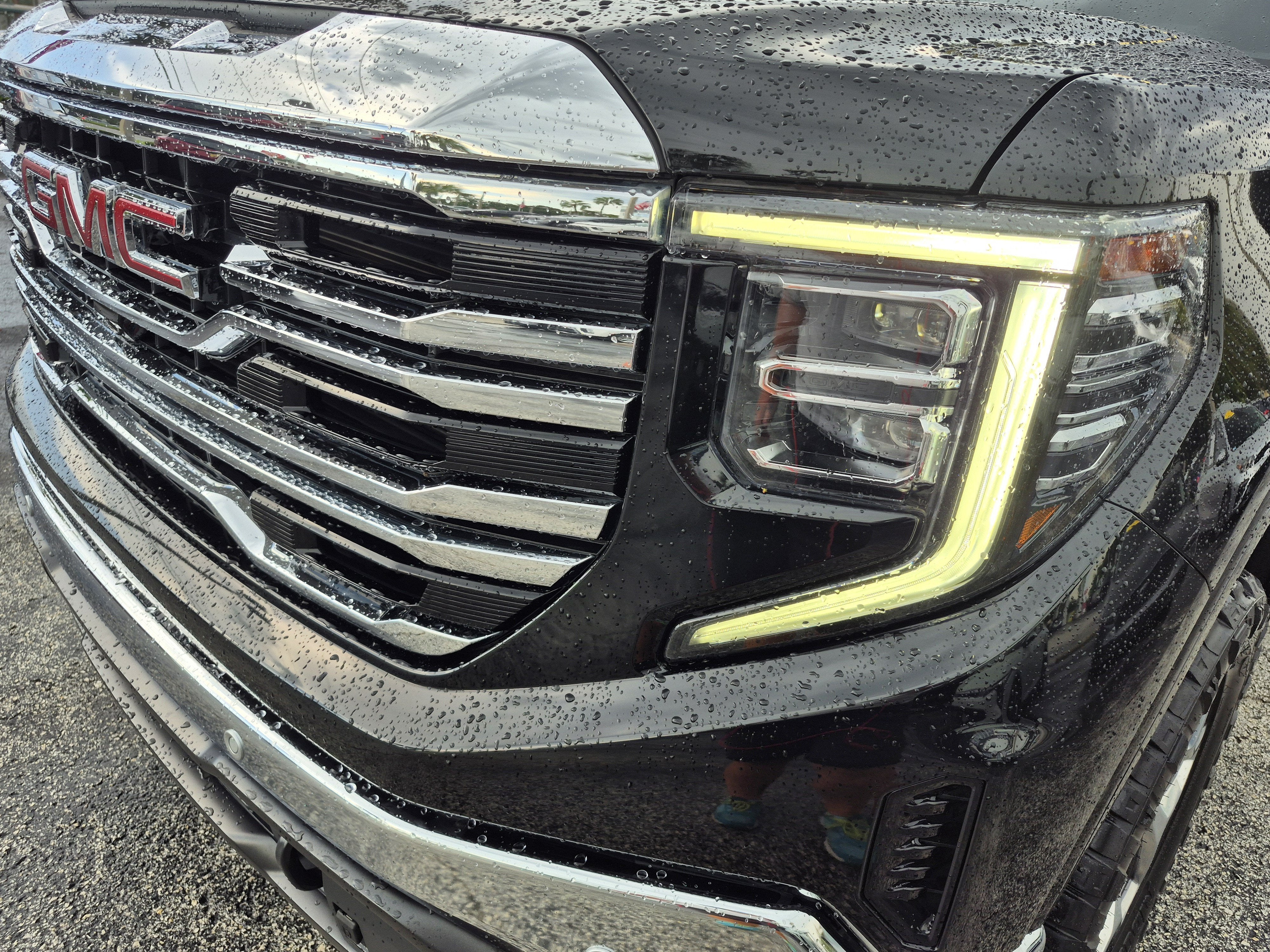 2024 GMC Sierra 1500 SLT - Photo 9
