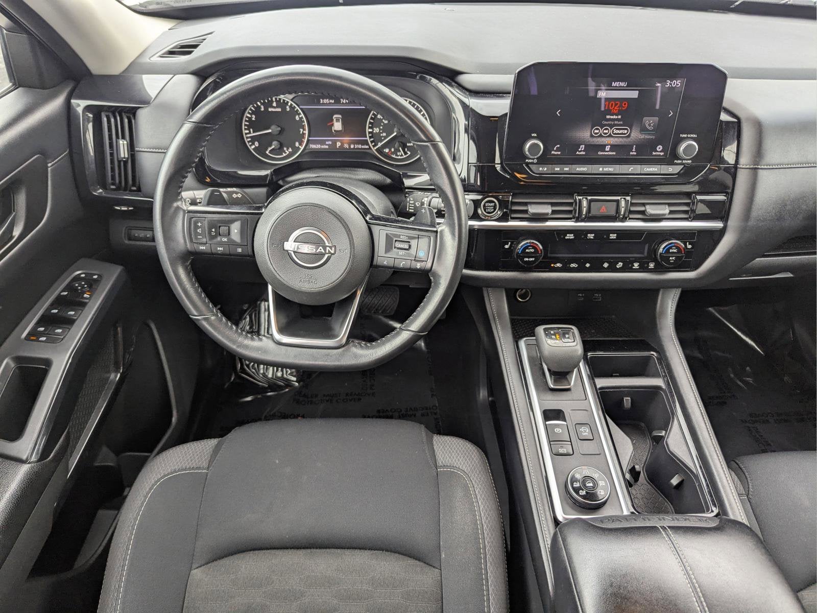 2023 Nissan Pathfinder SV