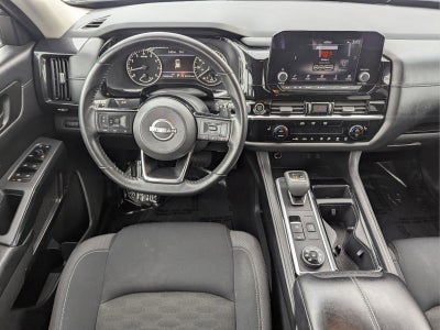 2023 Nissan Pathfinder SV