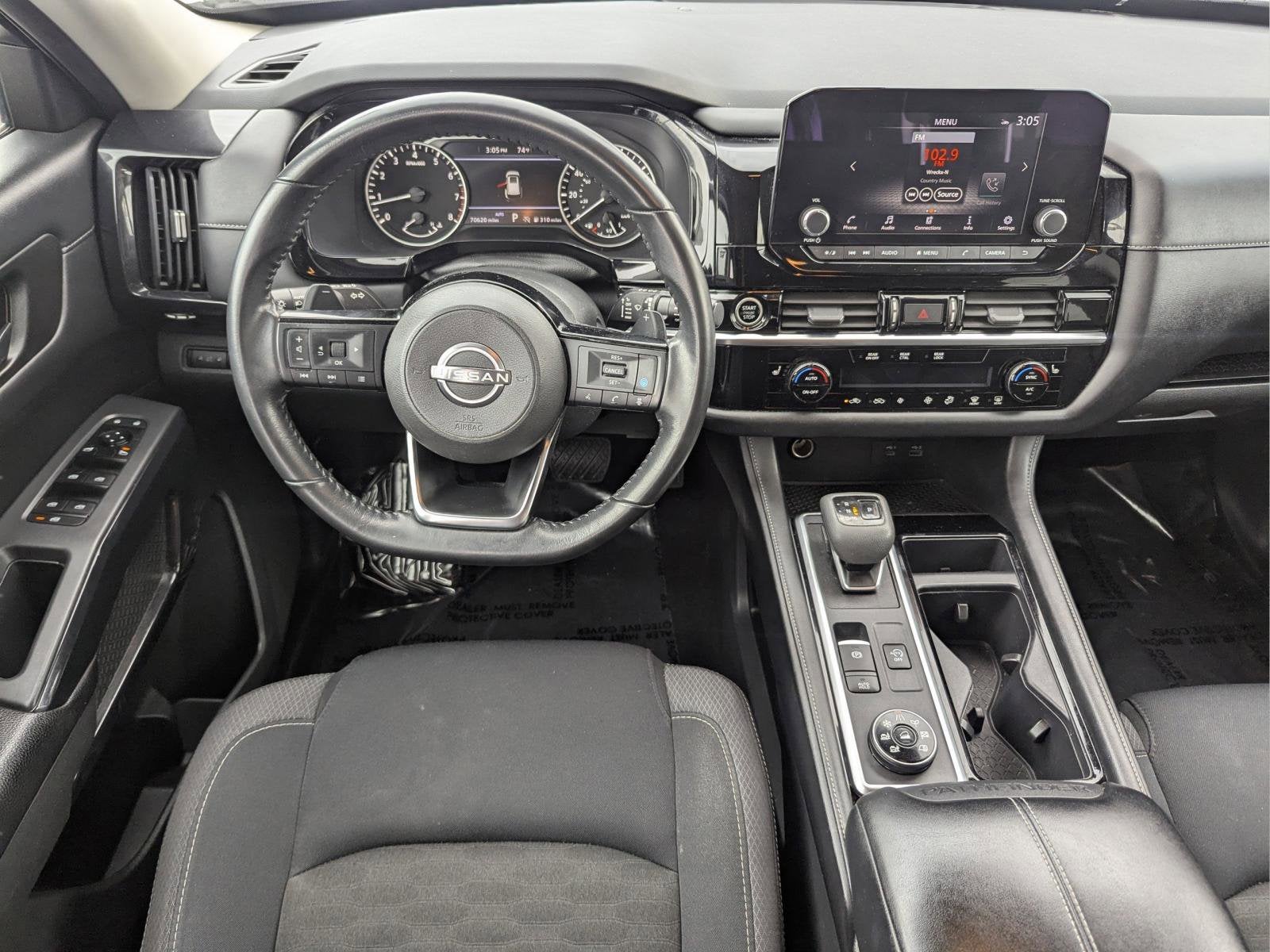 2023 Nissan Pathfinder SV