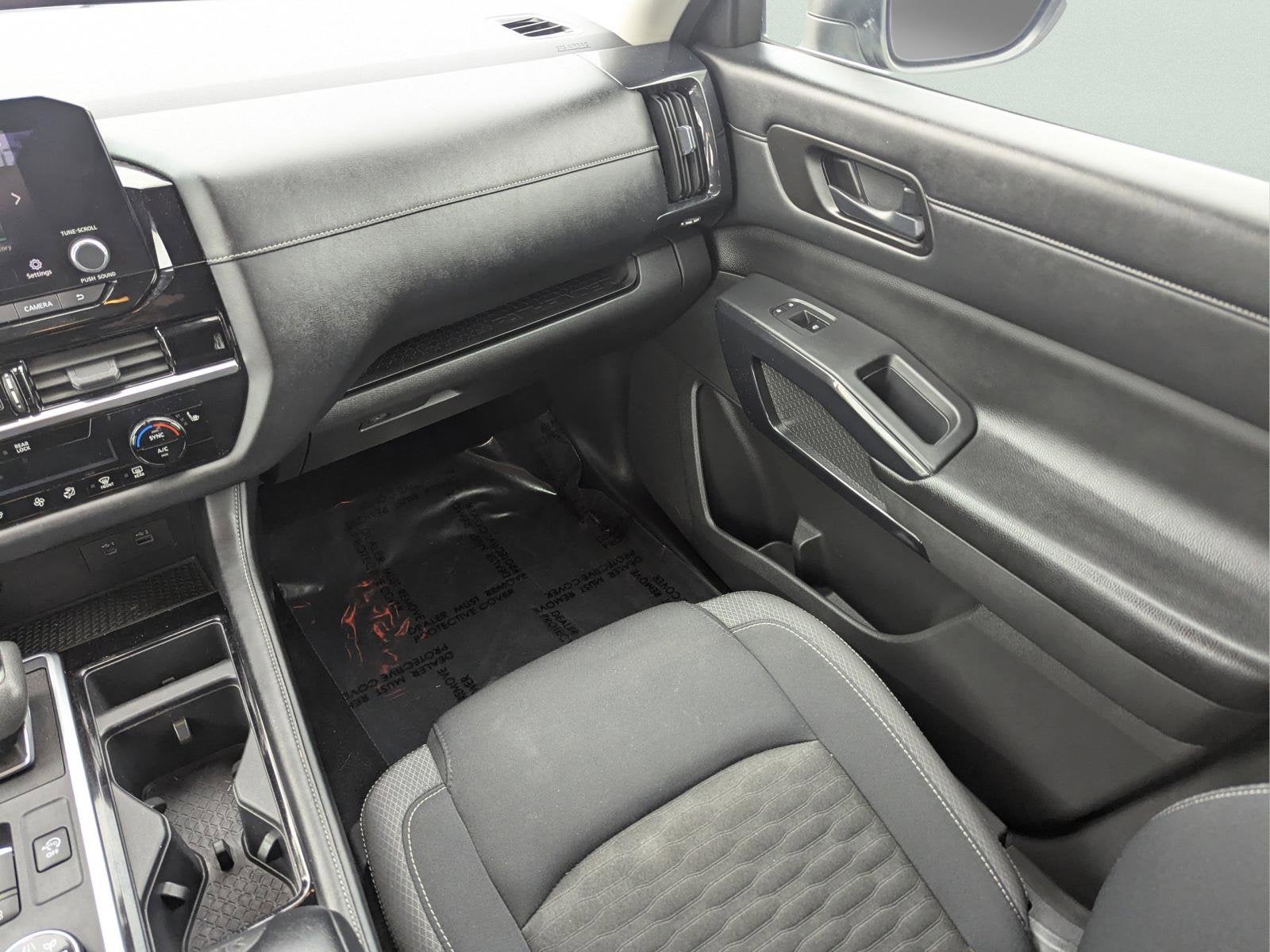 2023 Nissan Pathfinder SV