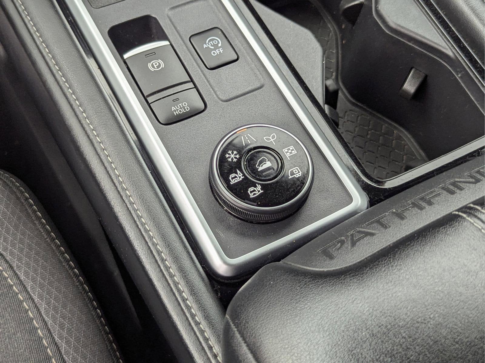 2023 Nissan Pathfinder SV