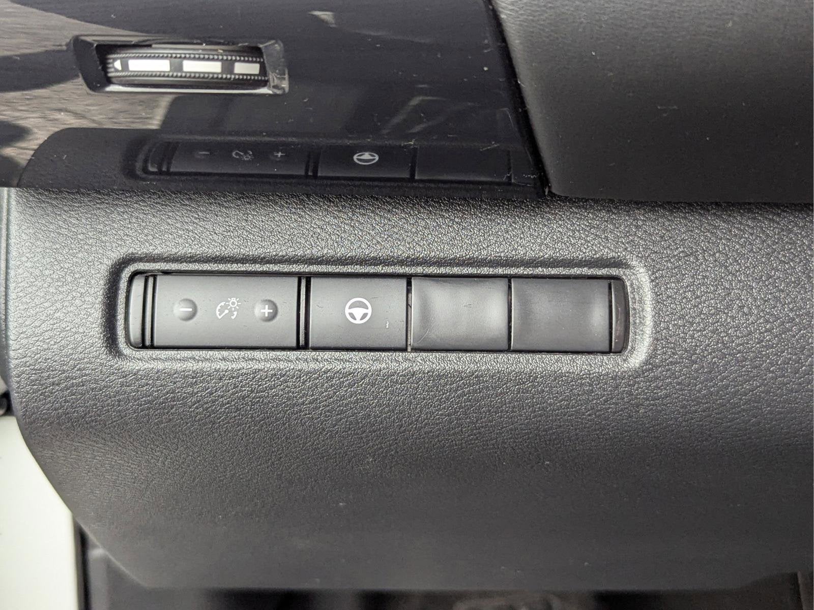 2023 Nissan Pathfinder SV