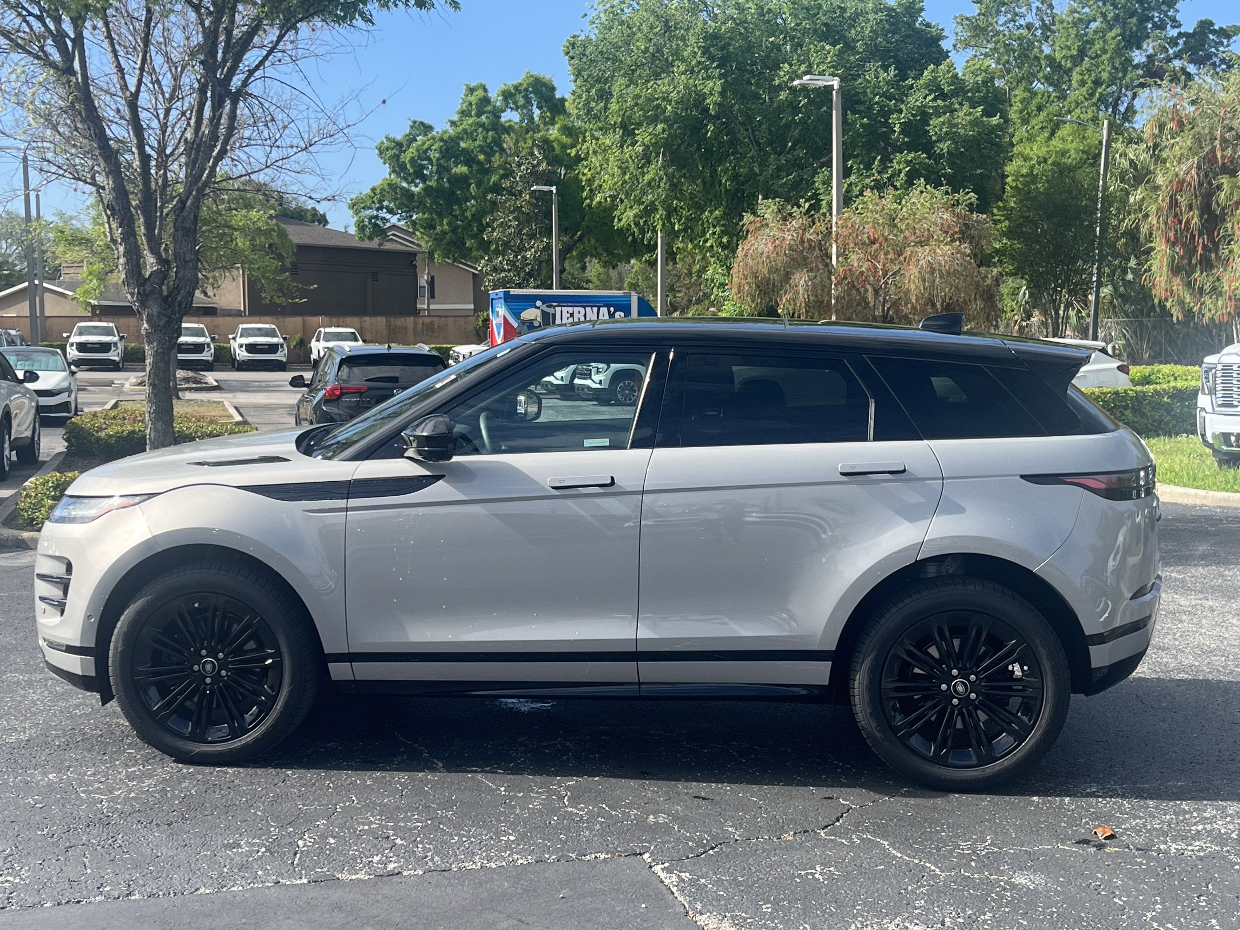2026 Land Rover Range Rover Evoque Dynamic SE