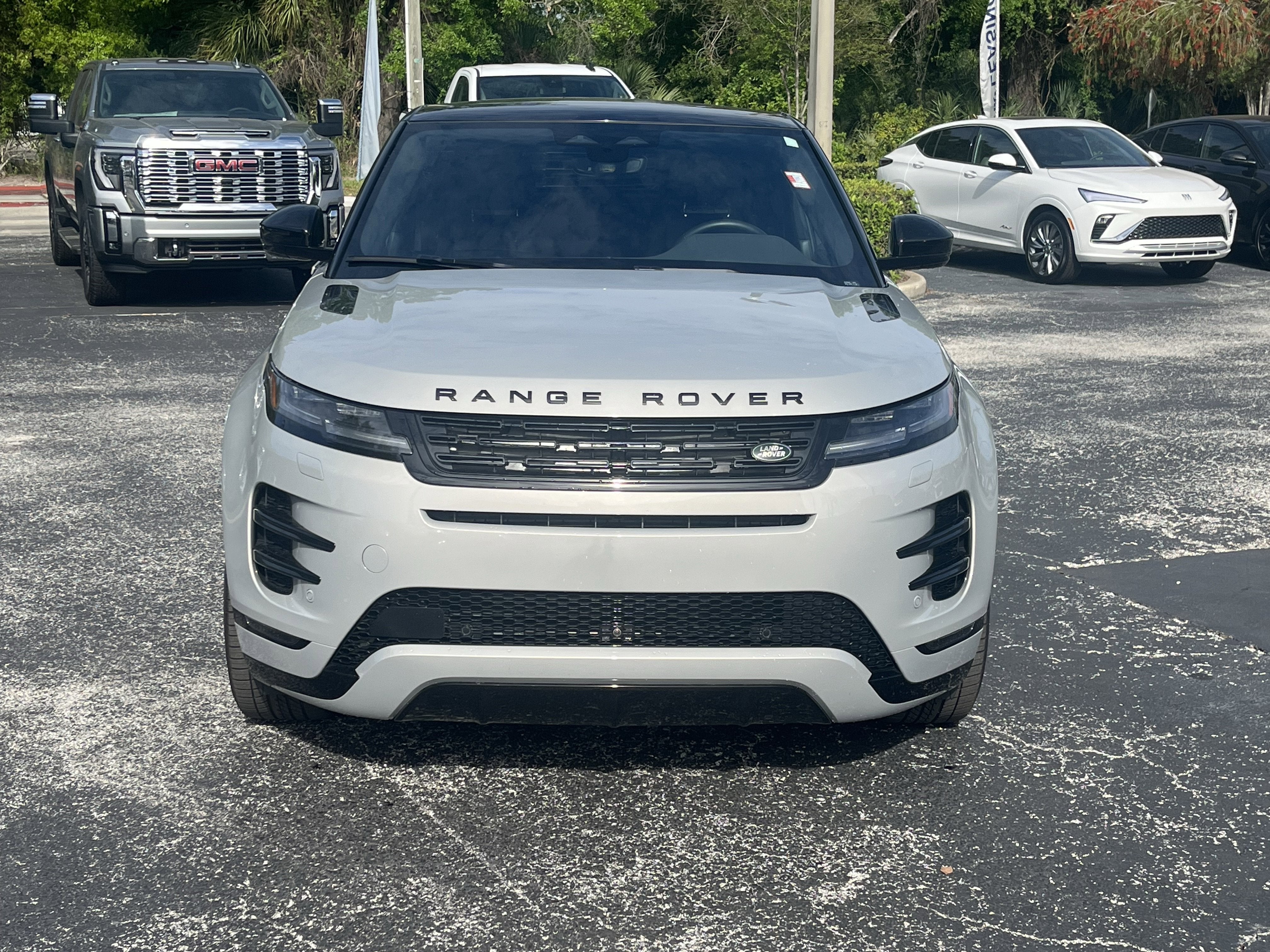 2026 Land Rover Range Rover Evoque Dynamic SE