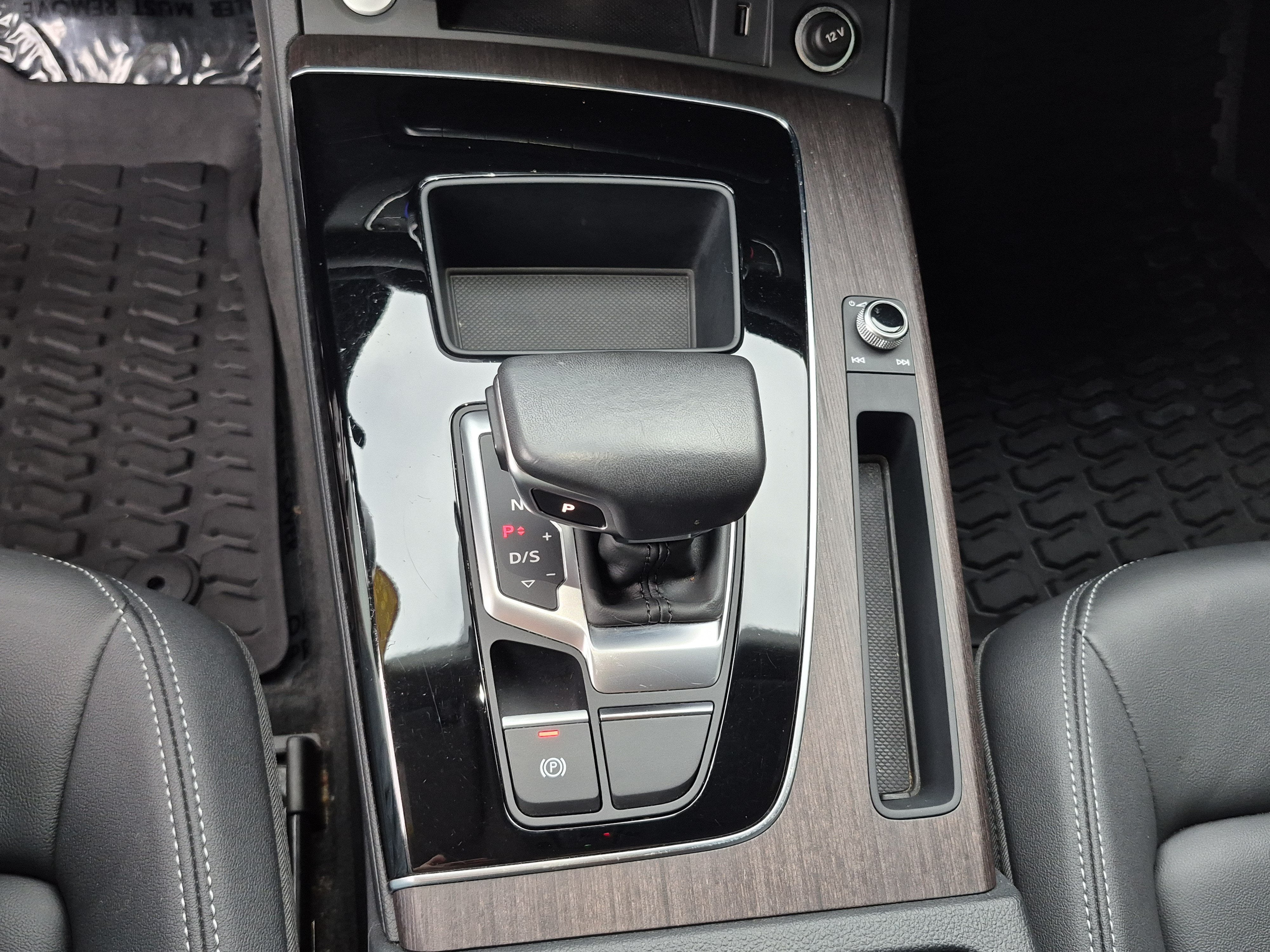 2023 Audi Q5 S line Premium